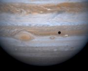 ���. 7.2. ����� ��������� �������, ������������������ ������ `�������` (NASA, ESA) � ������� 2000 �. � ����� ����� ����� � ������� ������� �����; � ������ � ������� �� � ��� ���� �� �������� ����������� �������
